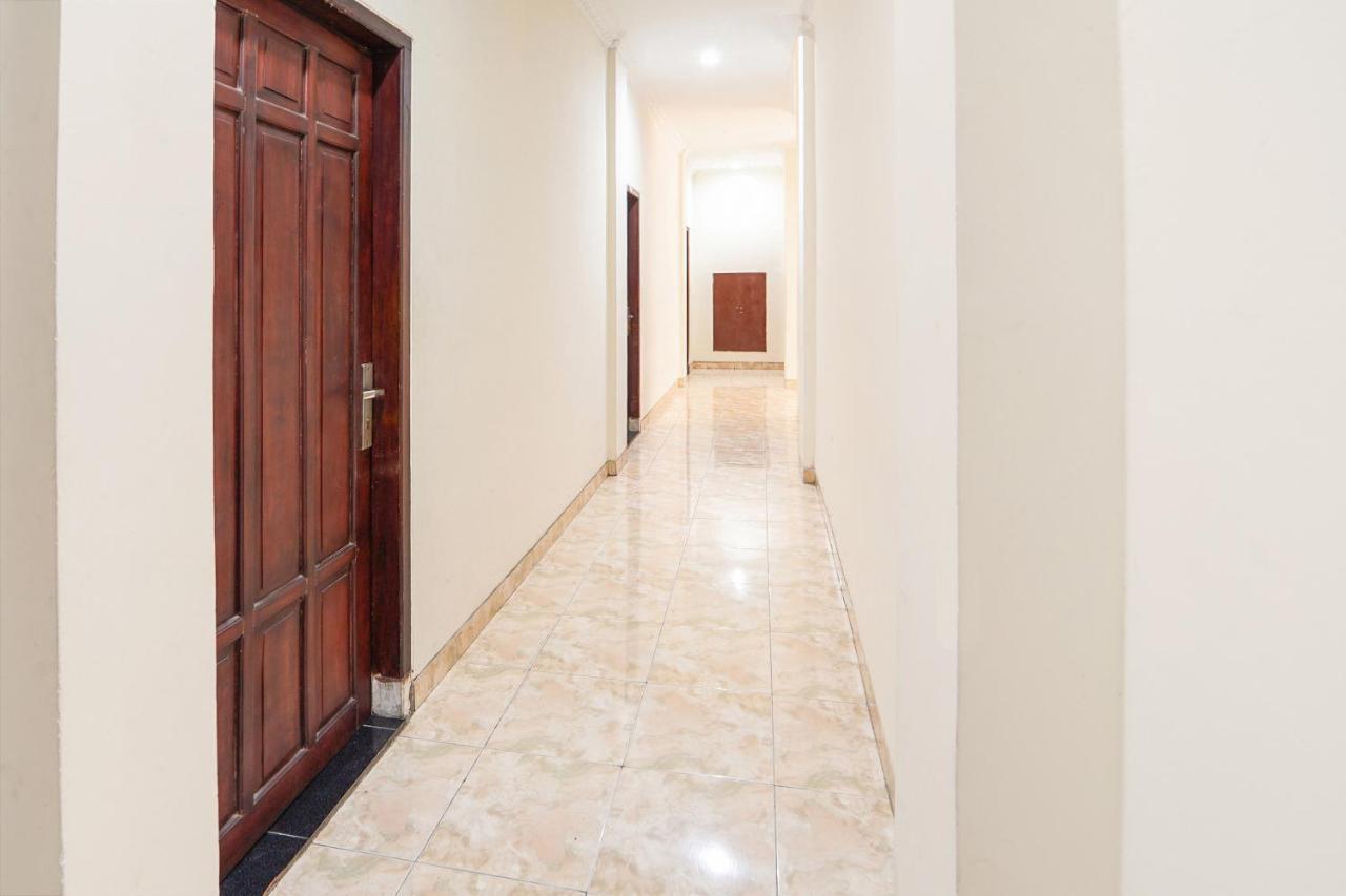 Oyo 231 Hotel Andita Syariah Surabaya Exterior foto