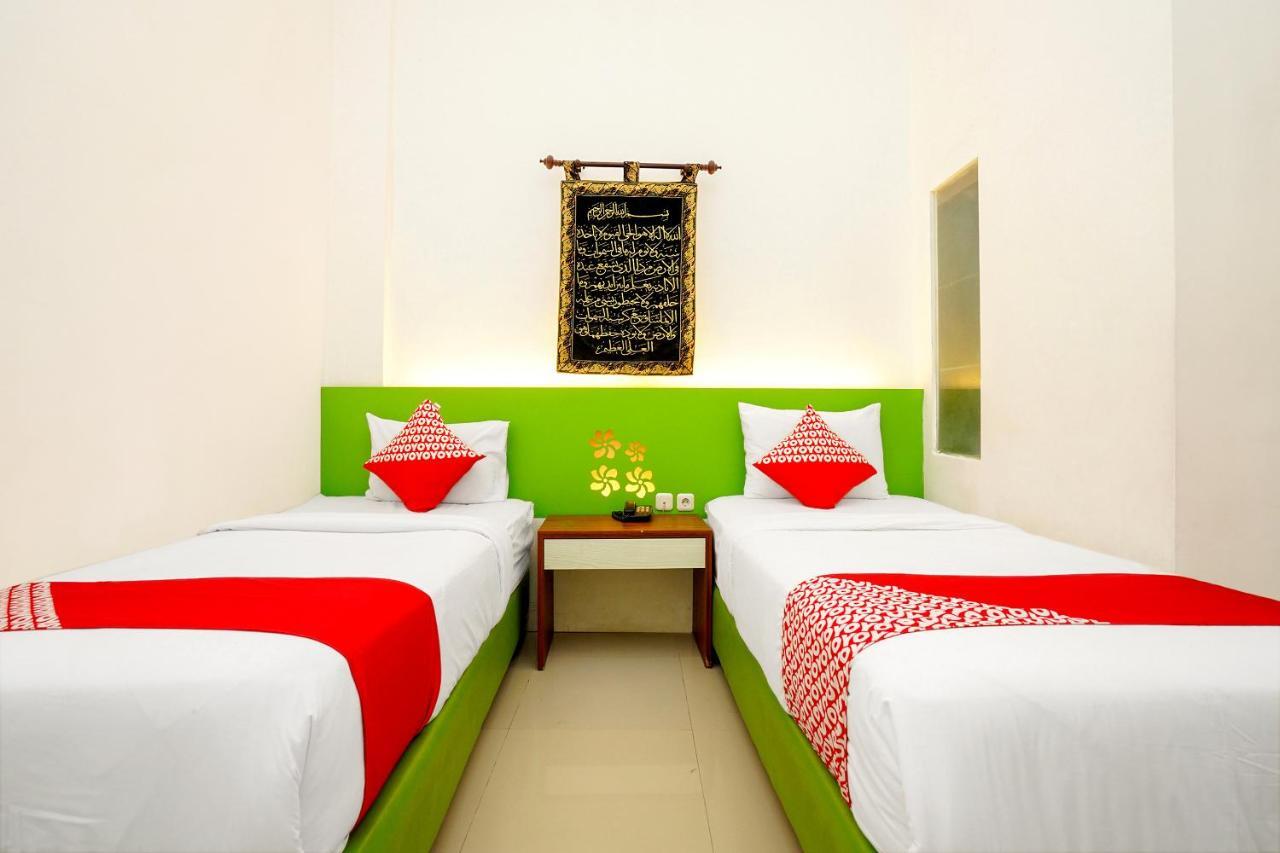 Oyo 231 Hotel Andita Syariah Surabaya Exterior foto