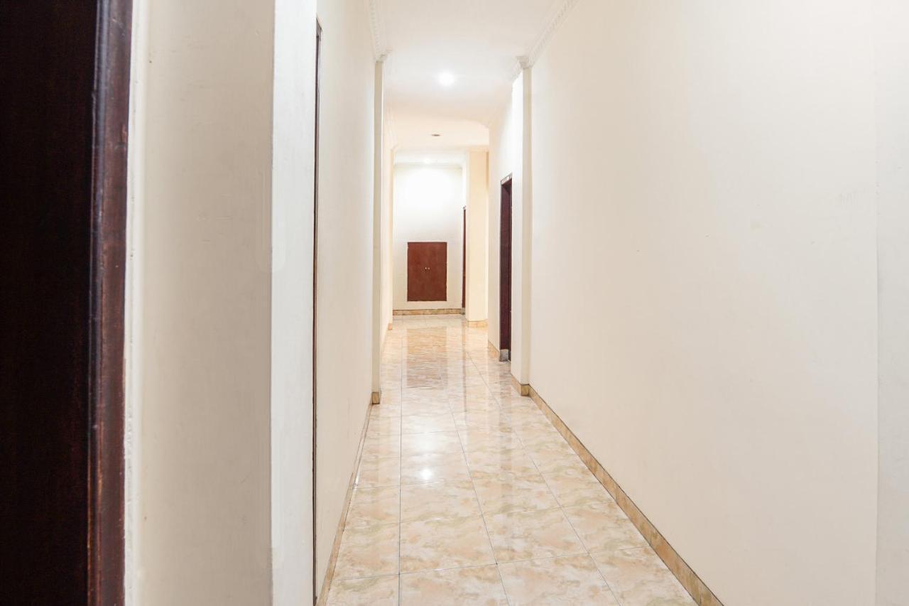 Oyo 231 Hotel Andita Syariah Surabaya Exterior foto
