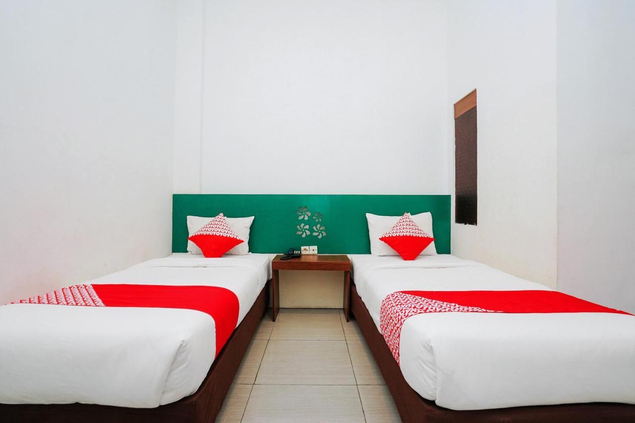 Oyo 231 Hotel Andita Syariah Surabaya Exterior foto