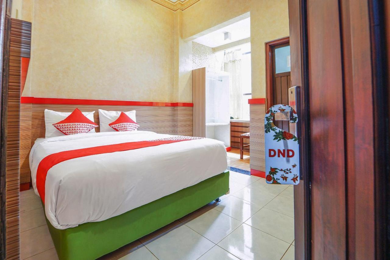 Oyo 231 Hotel Andita Syariah Surabaya Exterior foto